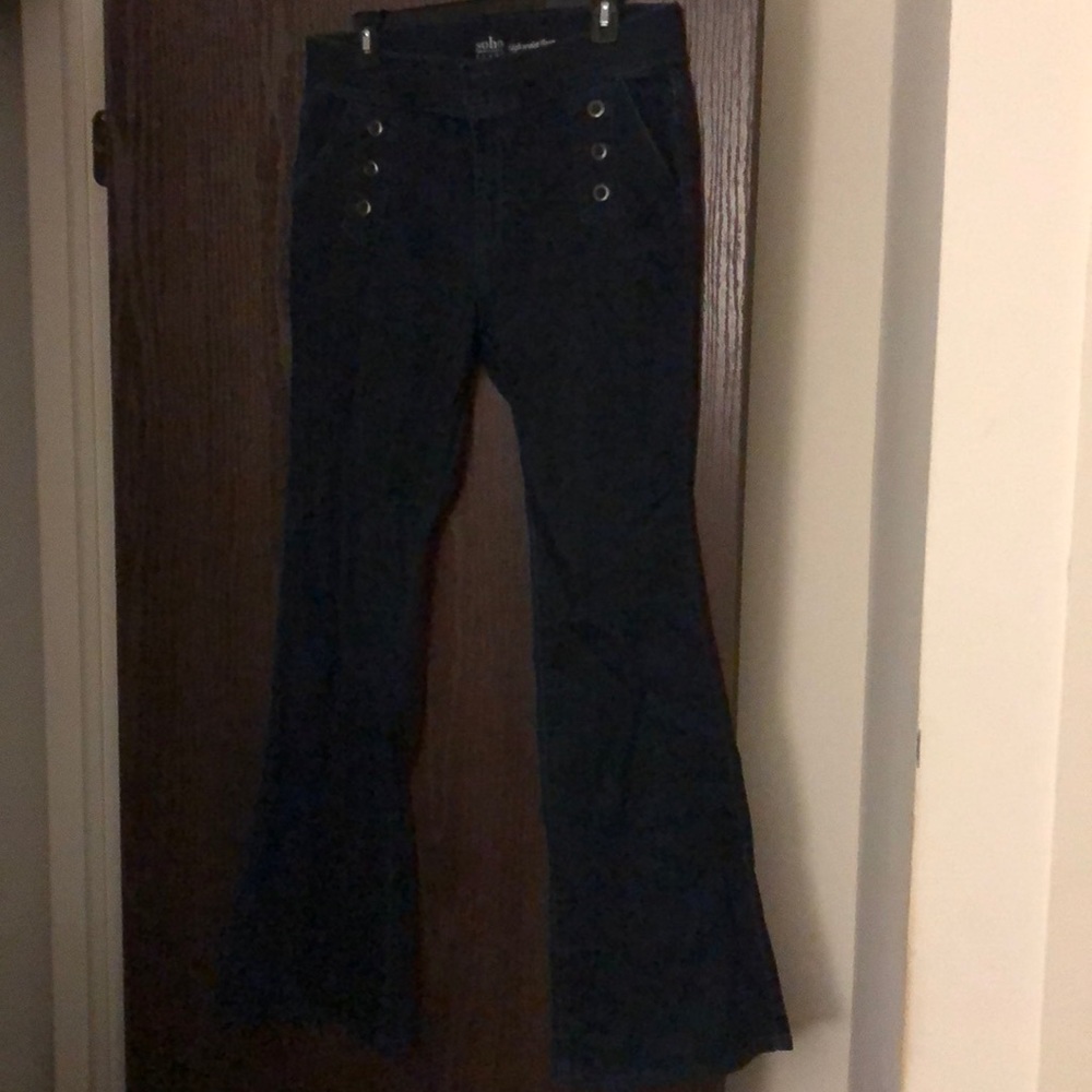 NY & CO bell bottom jeans with button design